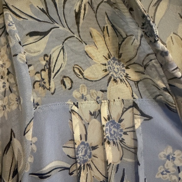 Cocomo Women's size L lined mesh floral blouse Blue work casual 3/4 tab sleeve - Picture 3 of 15